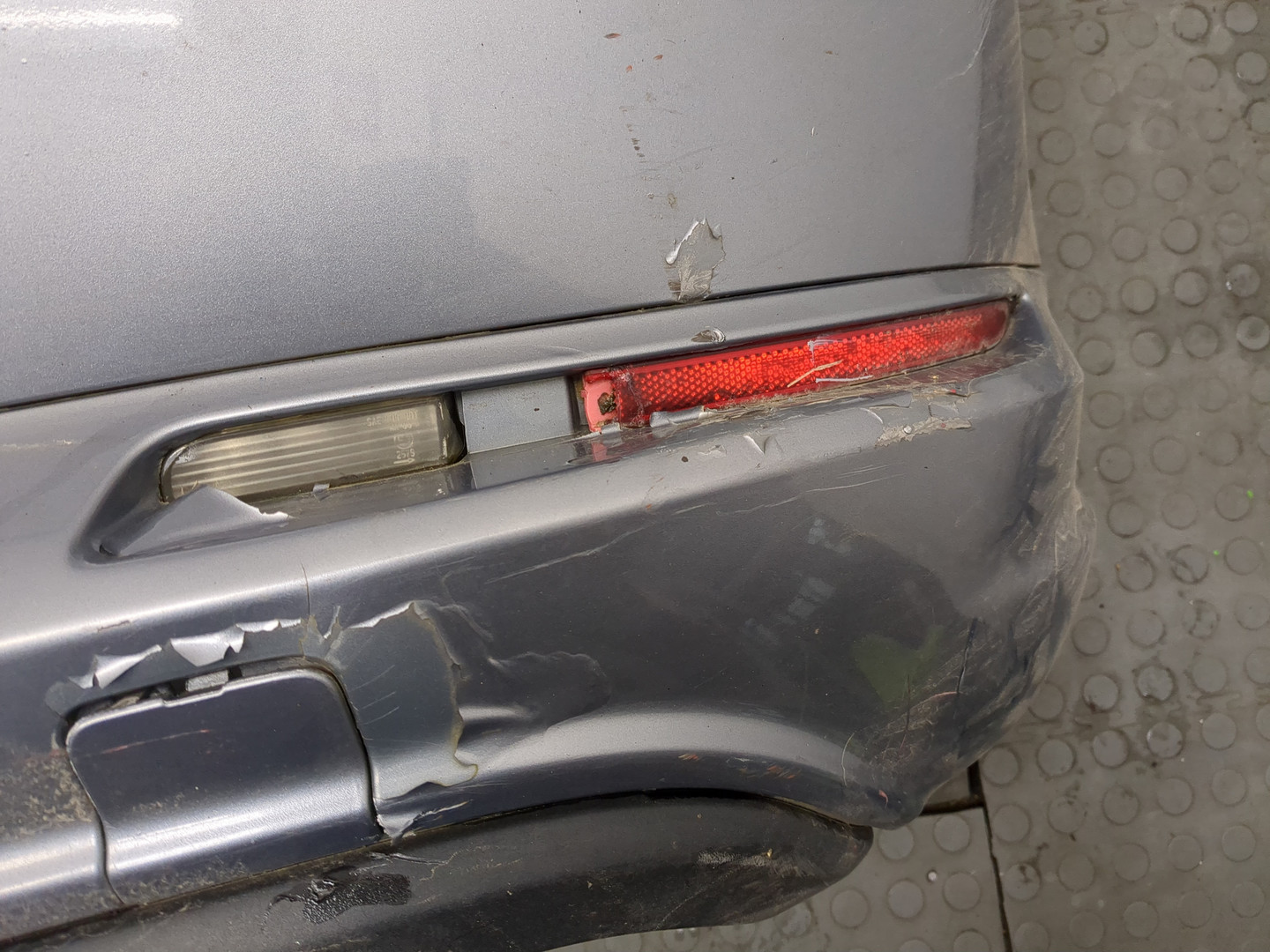 Бампер задний