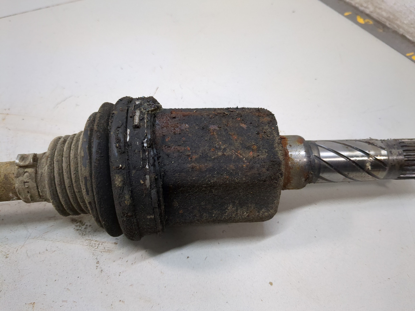 Полуось задняя