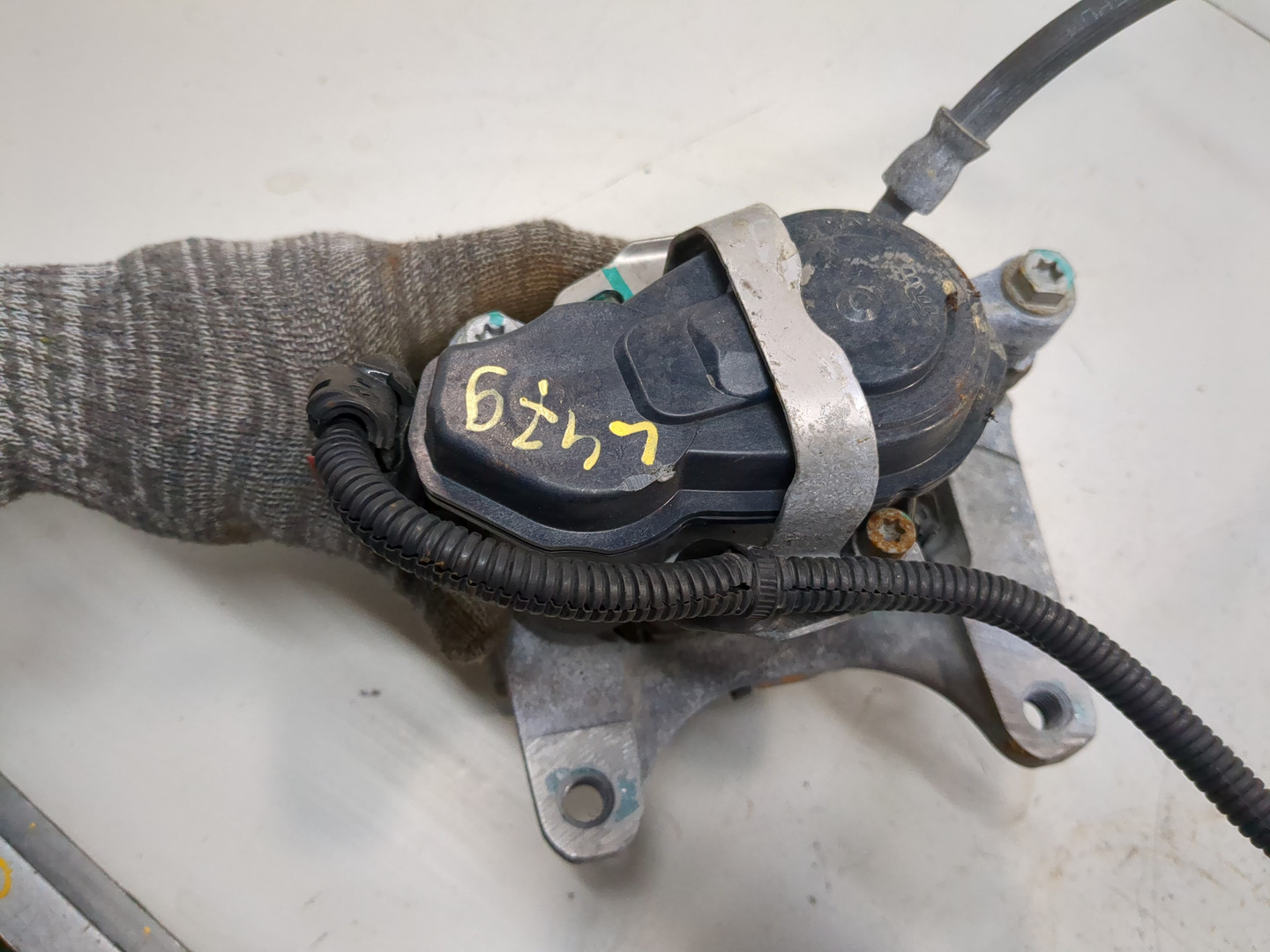 Суппорт задний левый