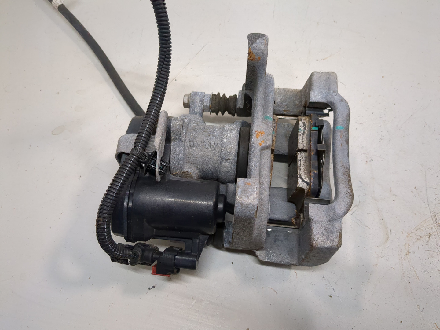 Суппорт задний левый