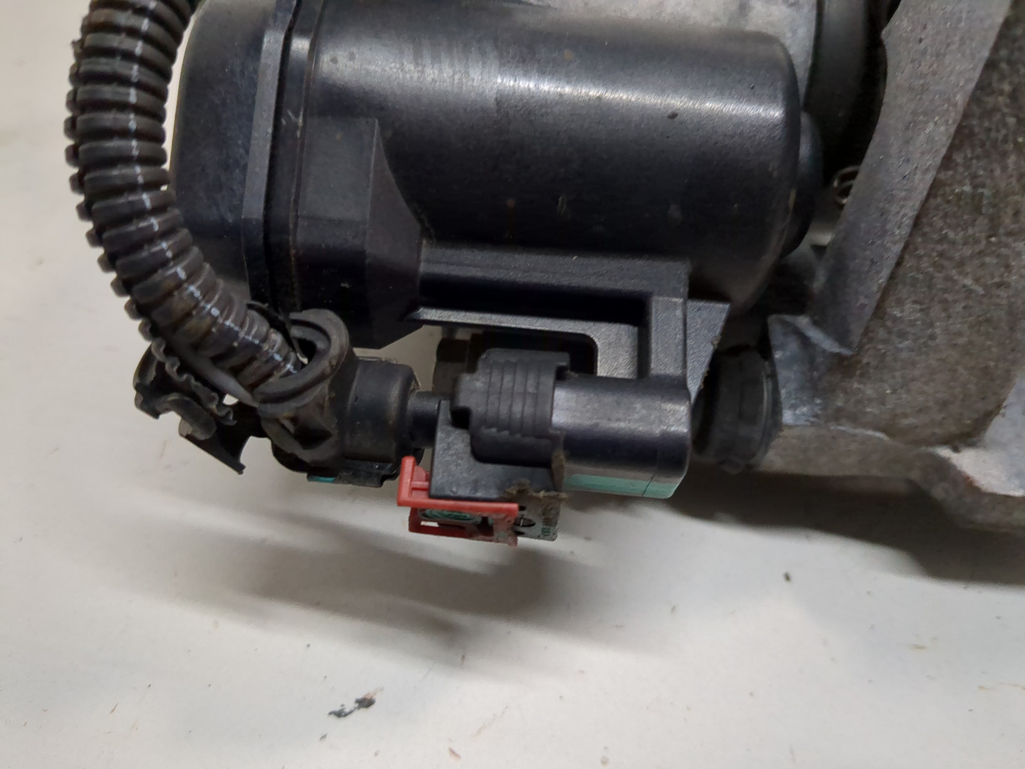 Суппорт задний левый