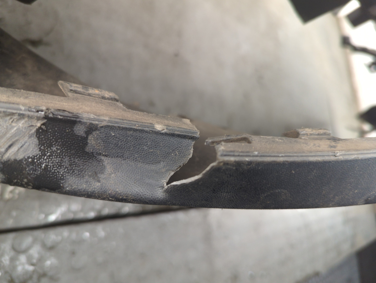 Бампер передний