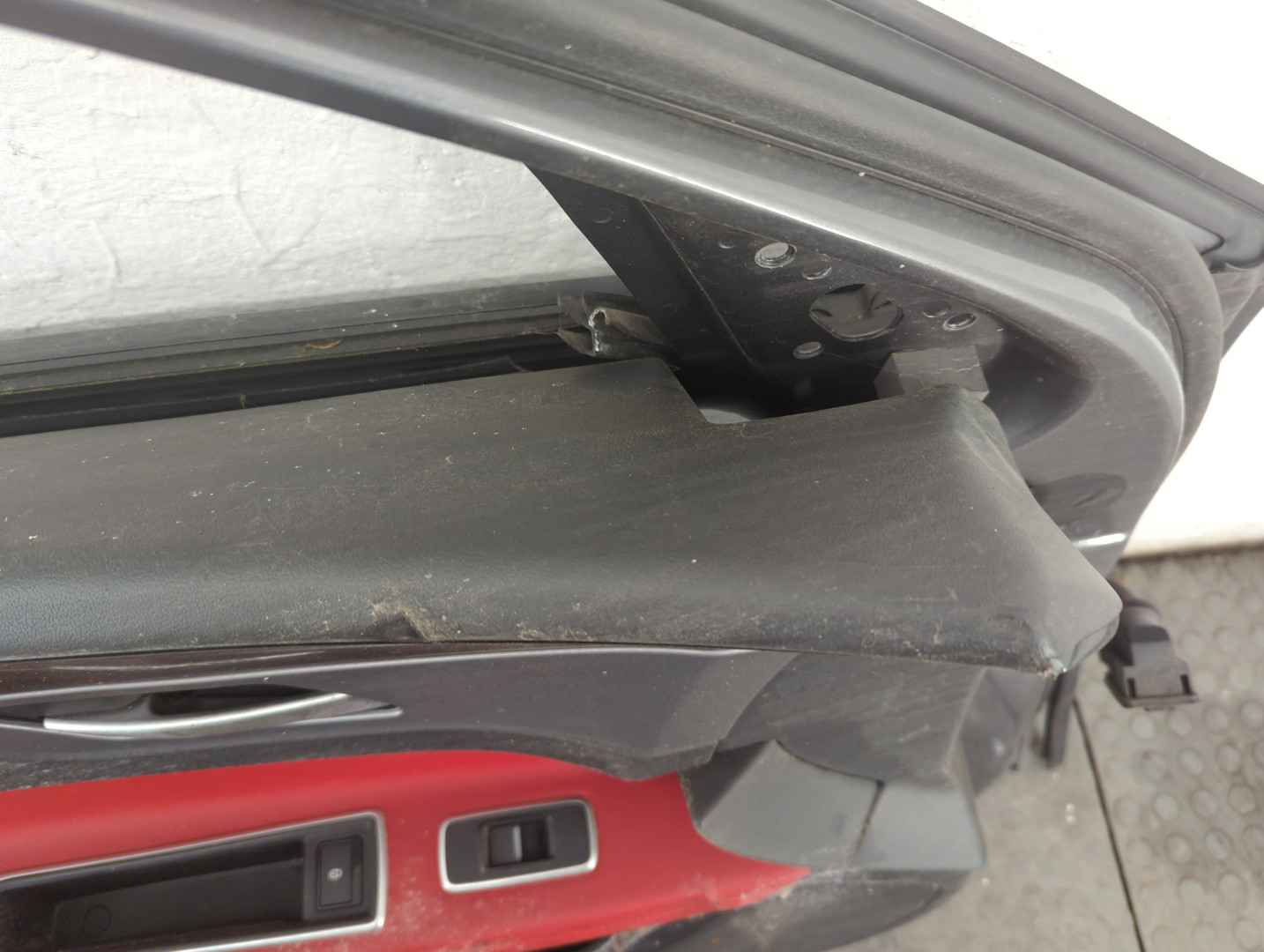 Дверь передняя левая