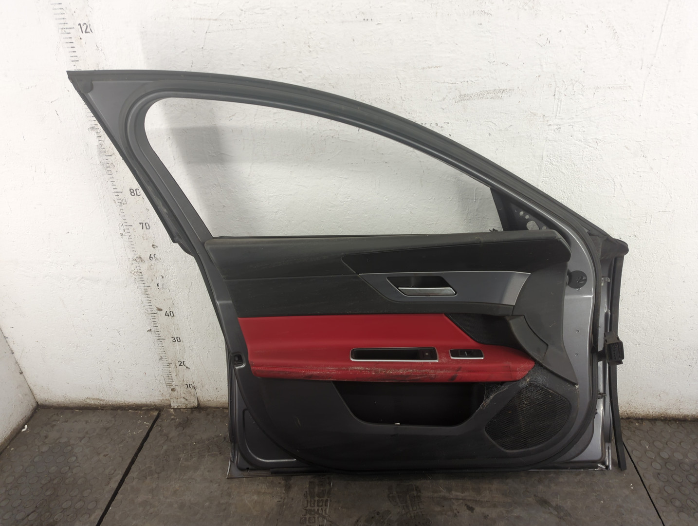 Дверь передняя левая