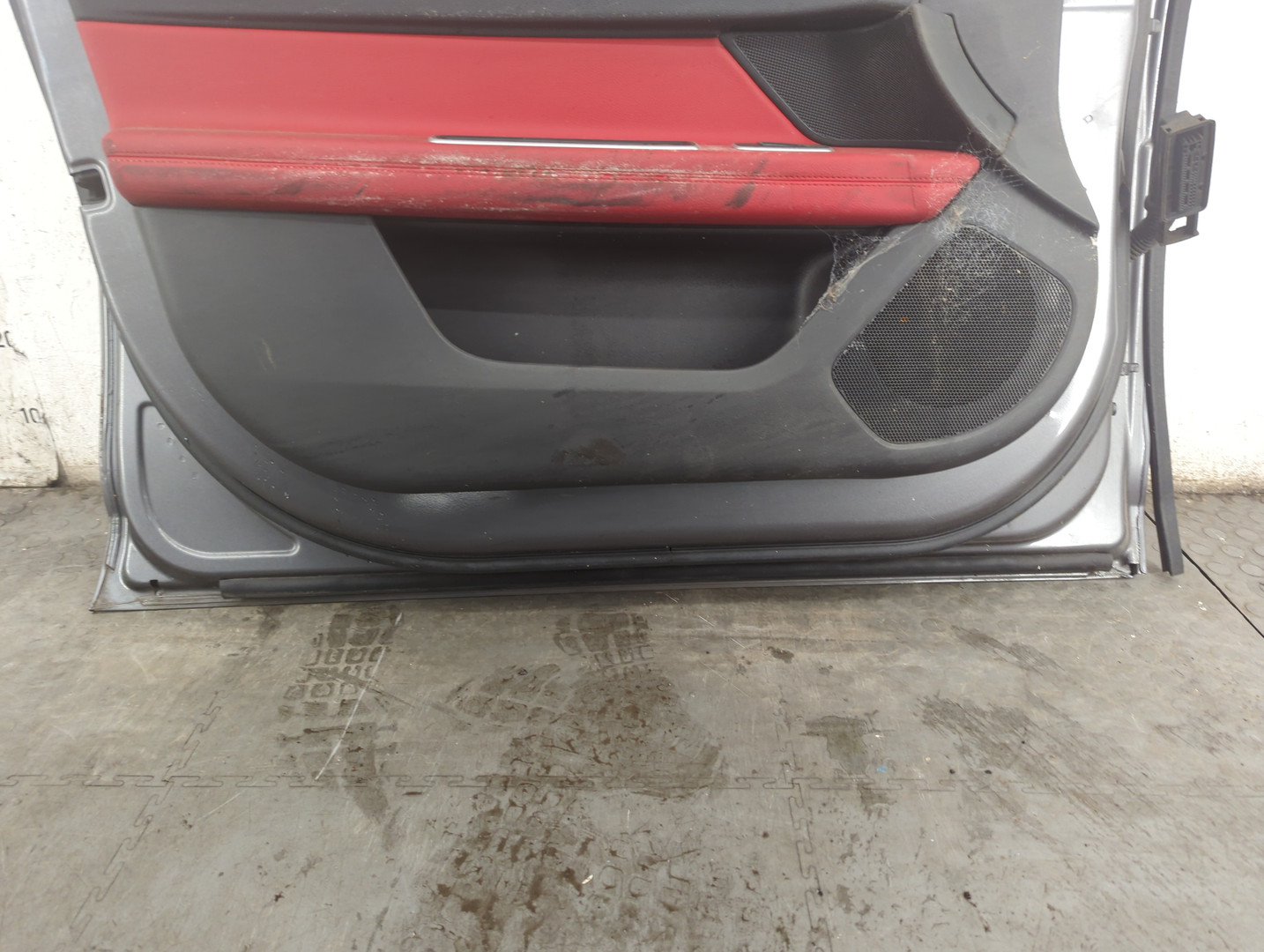 Дверь передняя левая