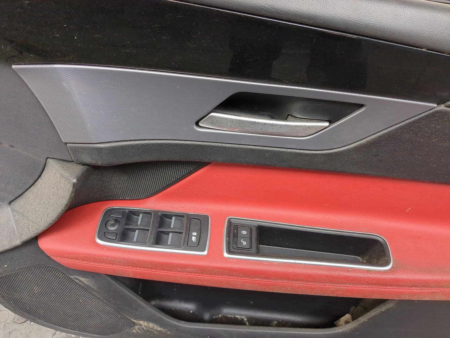 Дверь передняя правая