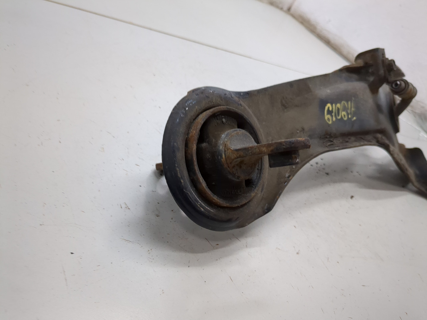 Рычаг задний левый