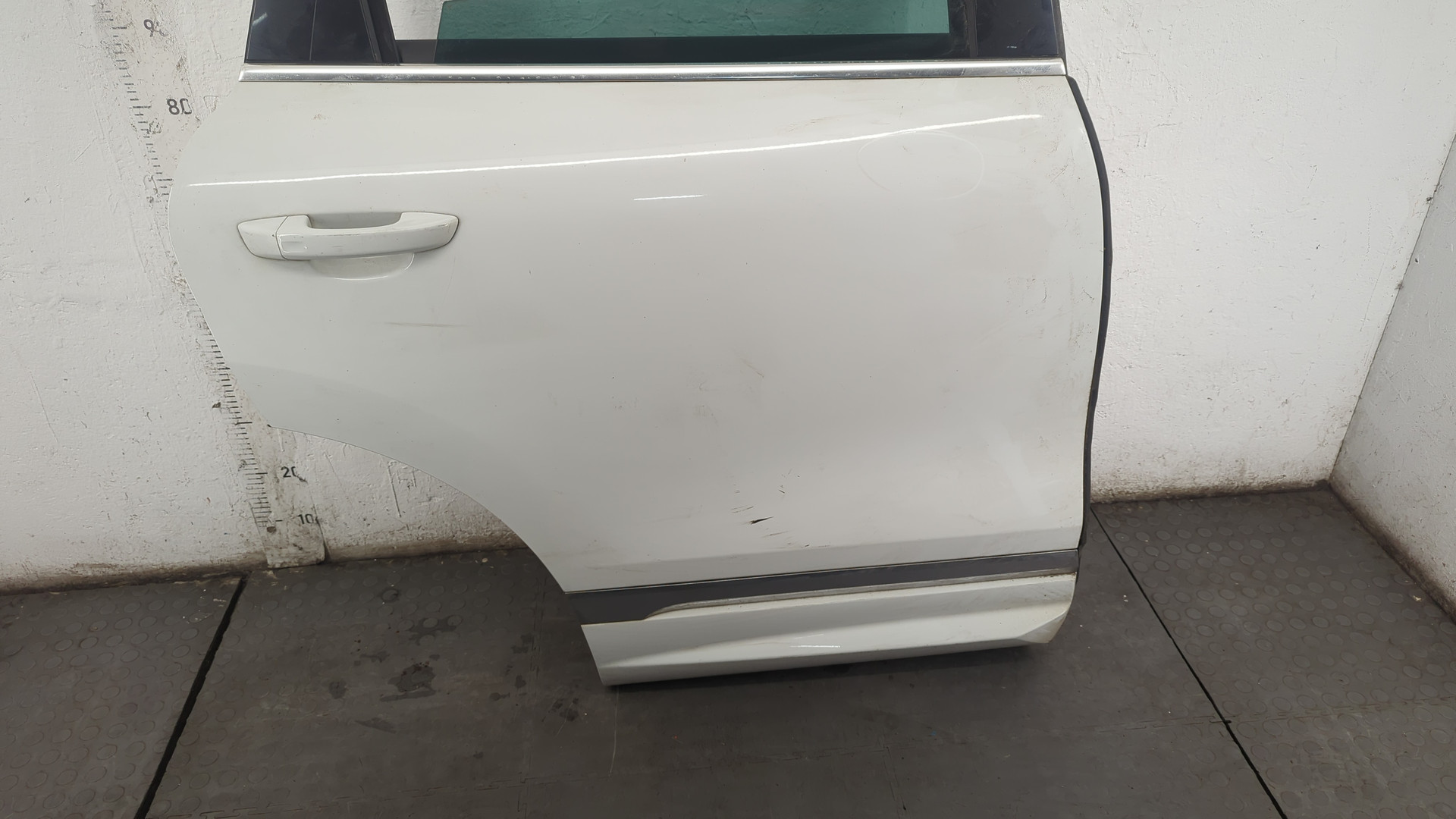 Дверь задняя правая