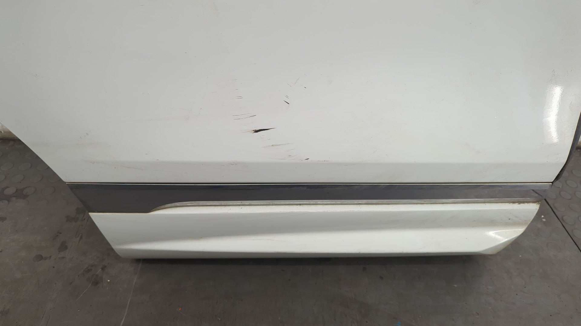 Дверь задняя правая