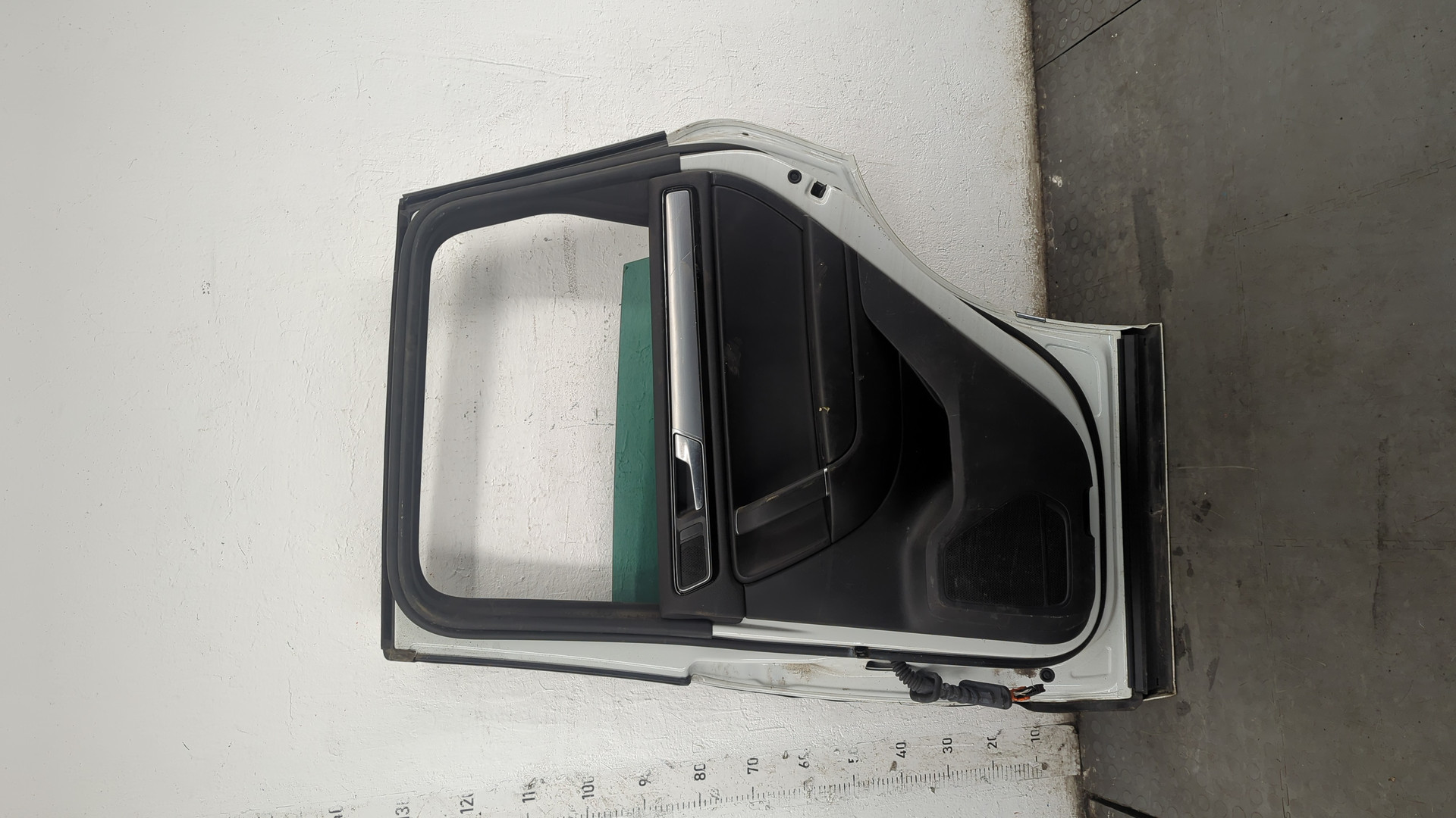 Дверь задняя правая