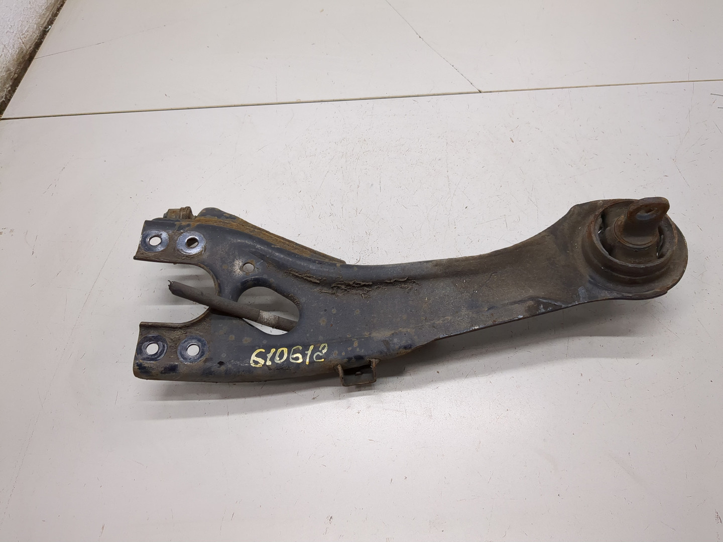 Рычаг задний правый