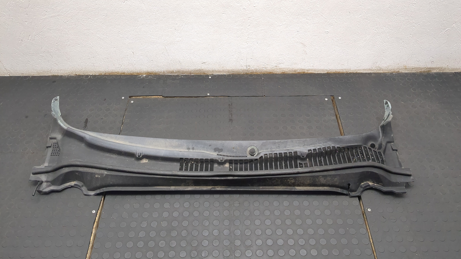 Решетка стеклоочистителей (Жабо)