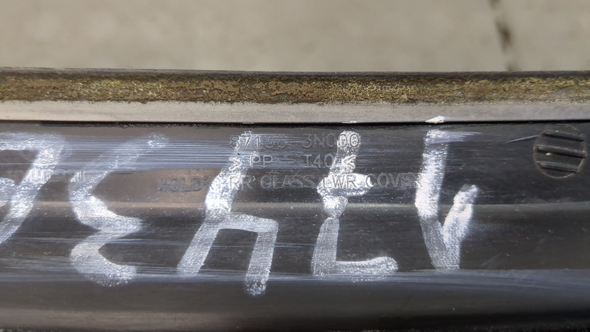 Молдинг лобового стекла