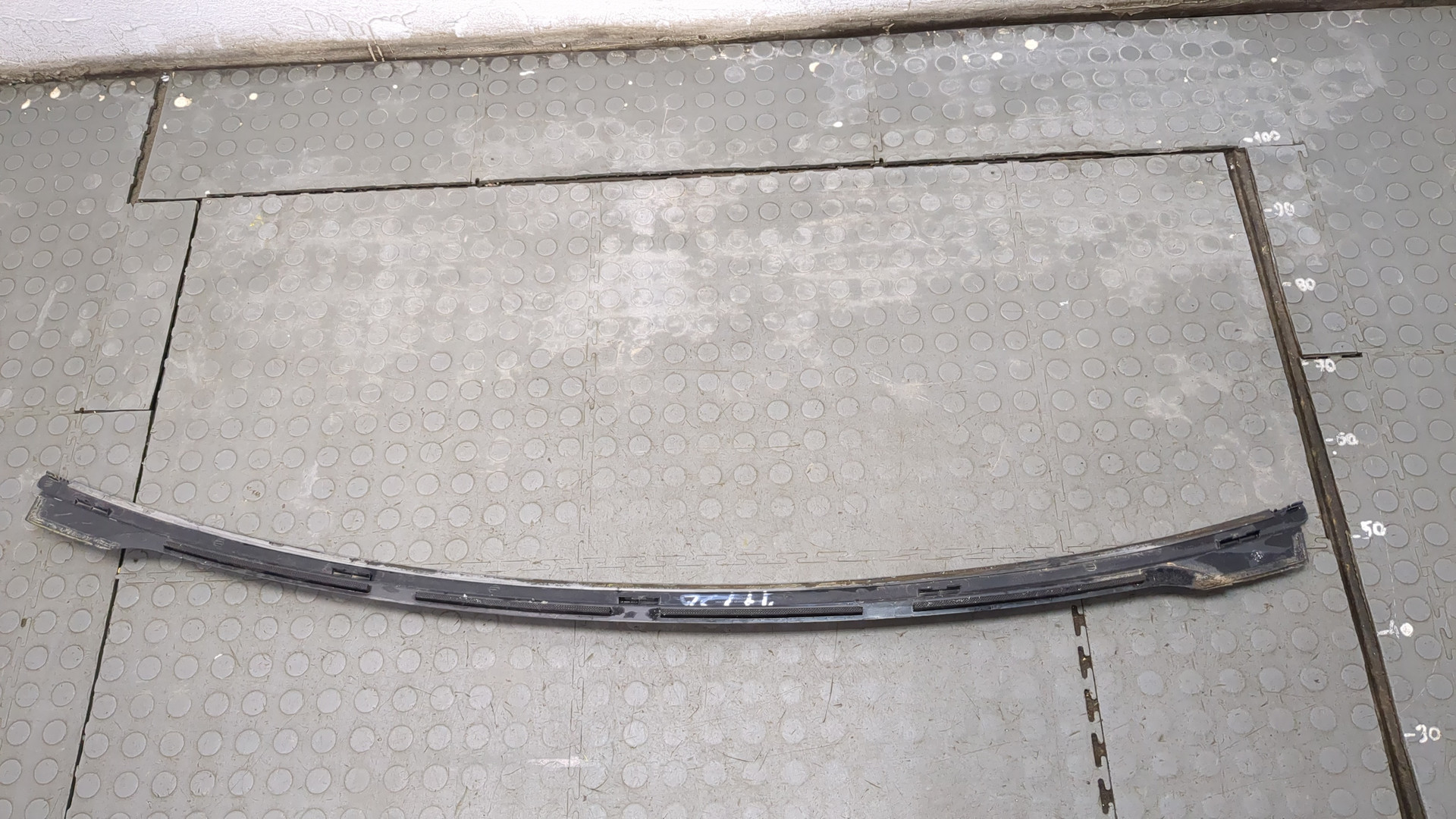 Молдинг лобового стекла