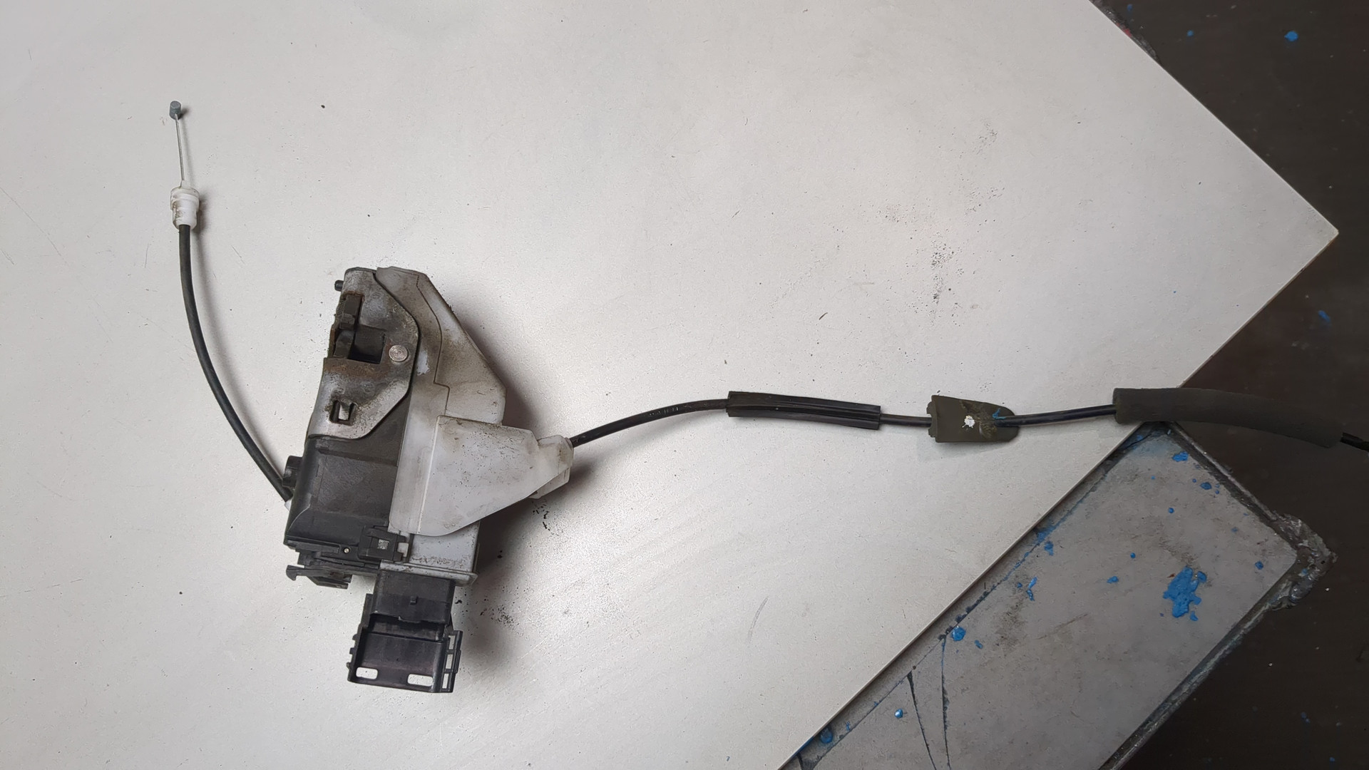 Замок двери задней левой