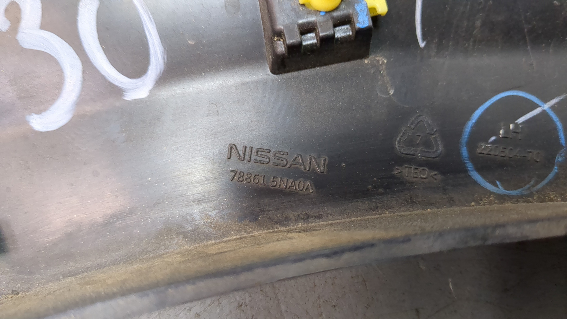 Накладка заднего крыла левого