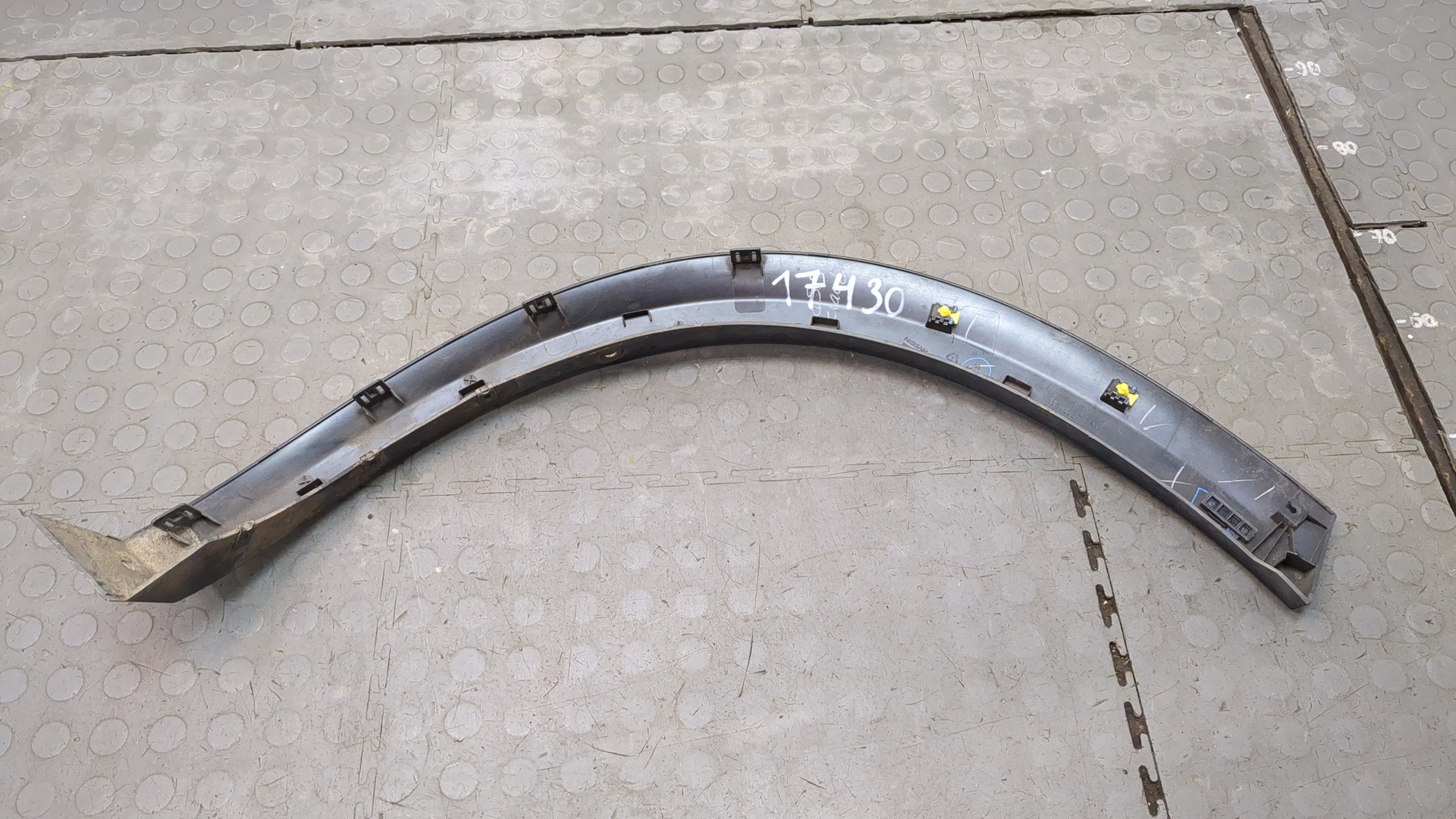 Накладка заднего крыла левого