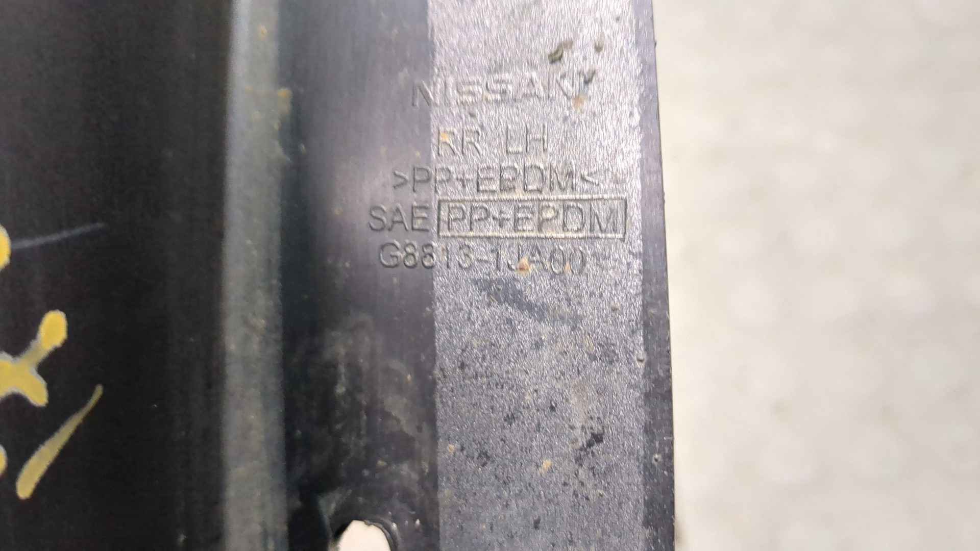 Брызговик задний левый