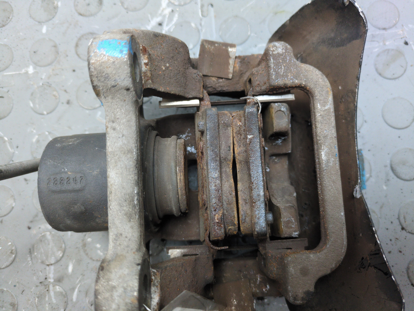 Суппорт задний левый