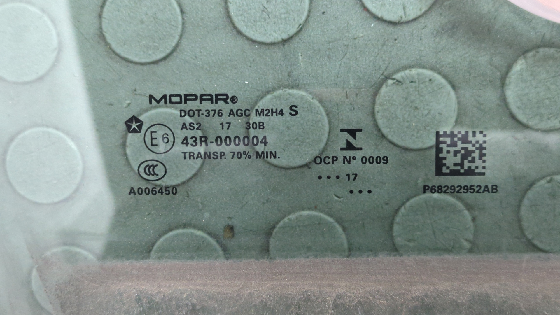 Стекло двери передней правой