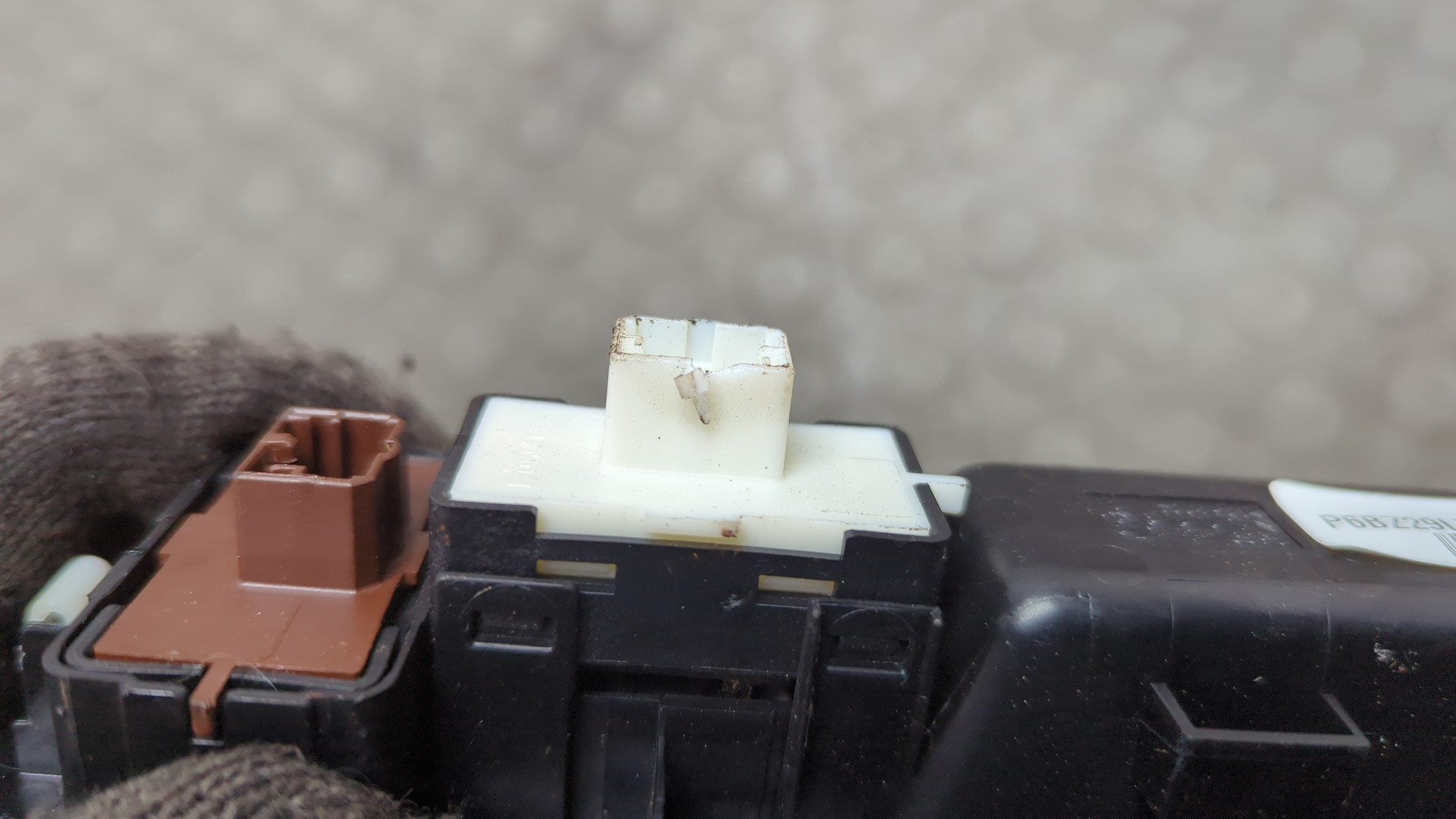 Кнопка стеклоподъемника