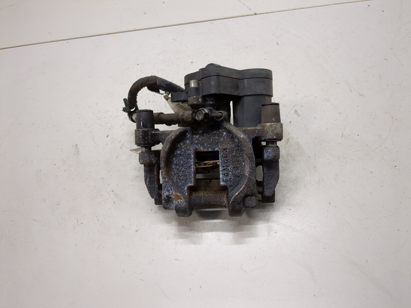 Суппорт задний левый