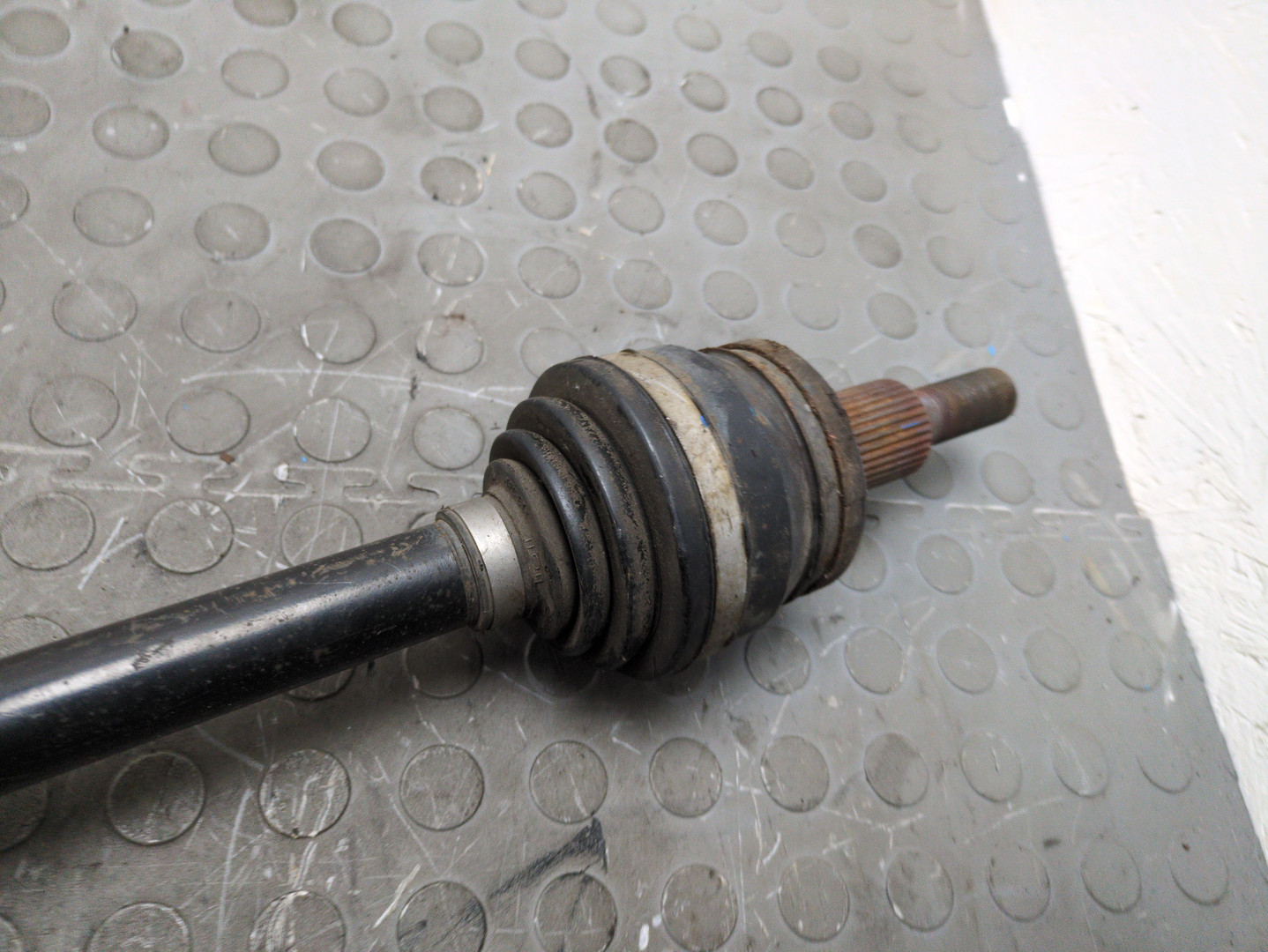 Полуось задняя левая