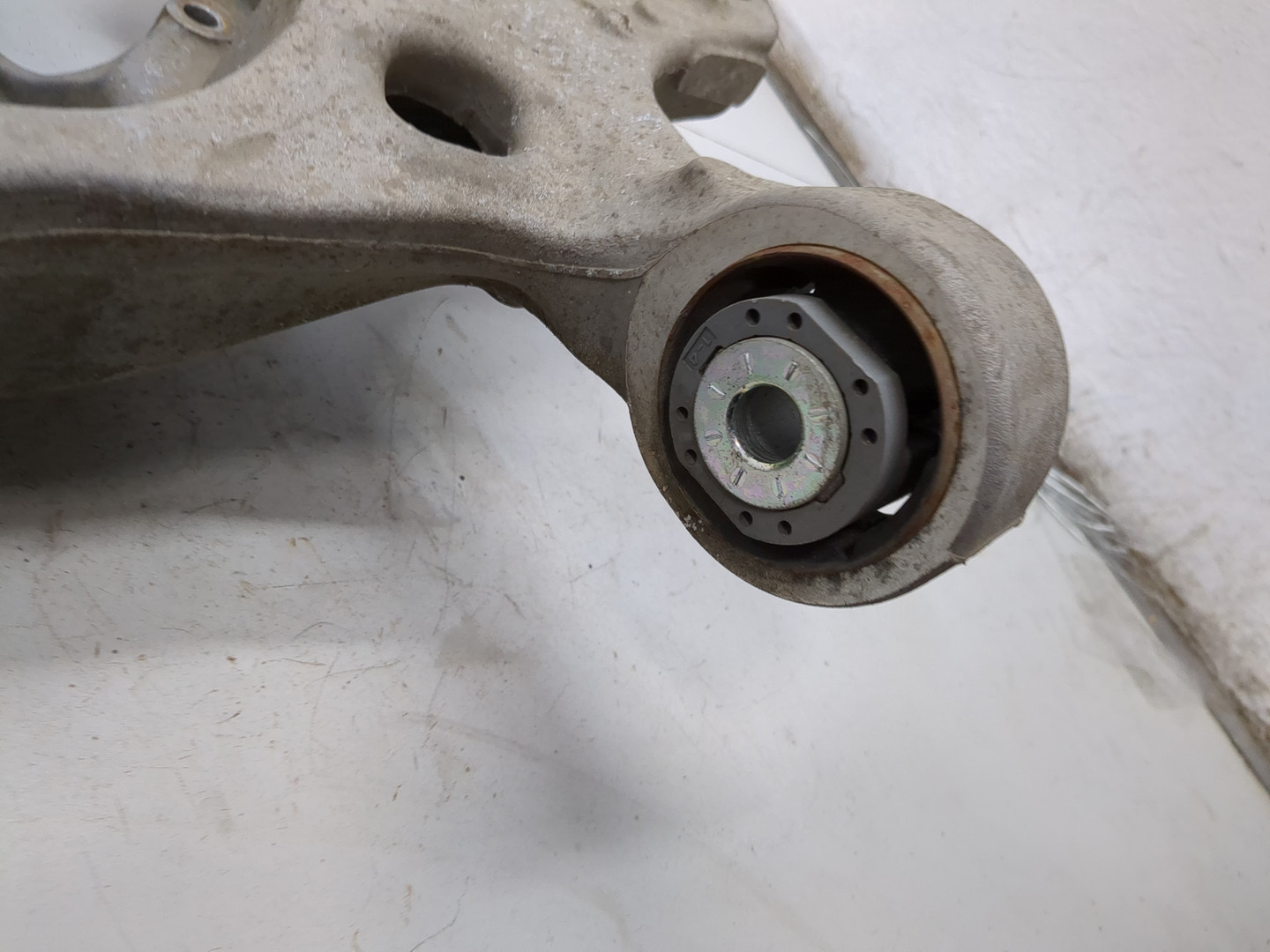 Рычаг задний левый