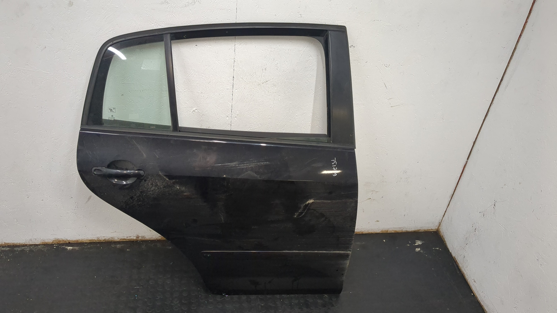 Дверь задняя правая