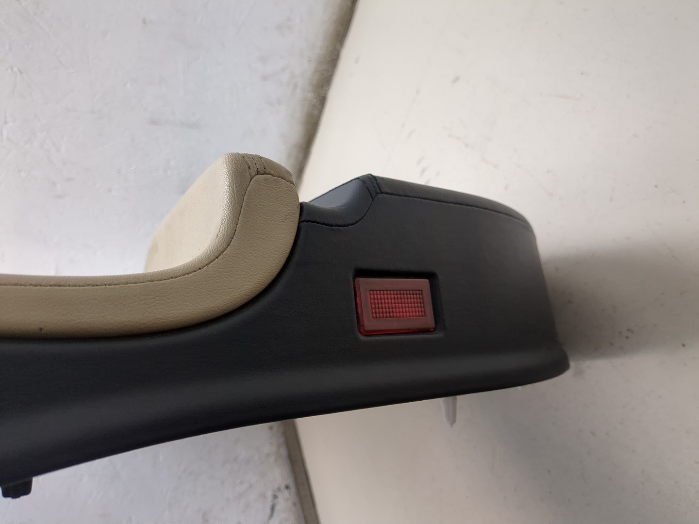 Обшивка двери передней левой