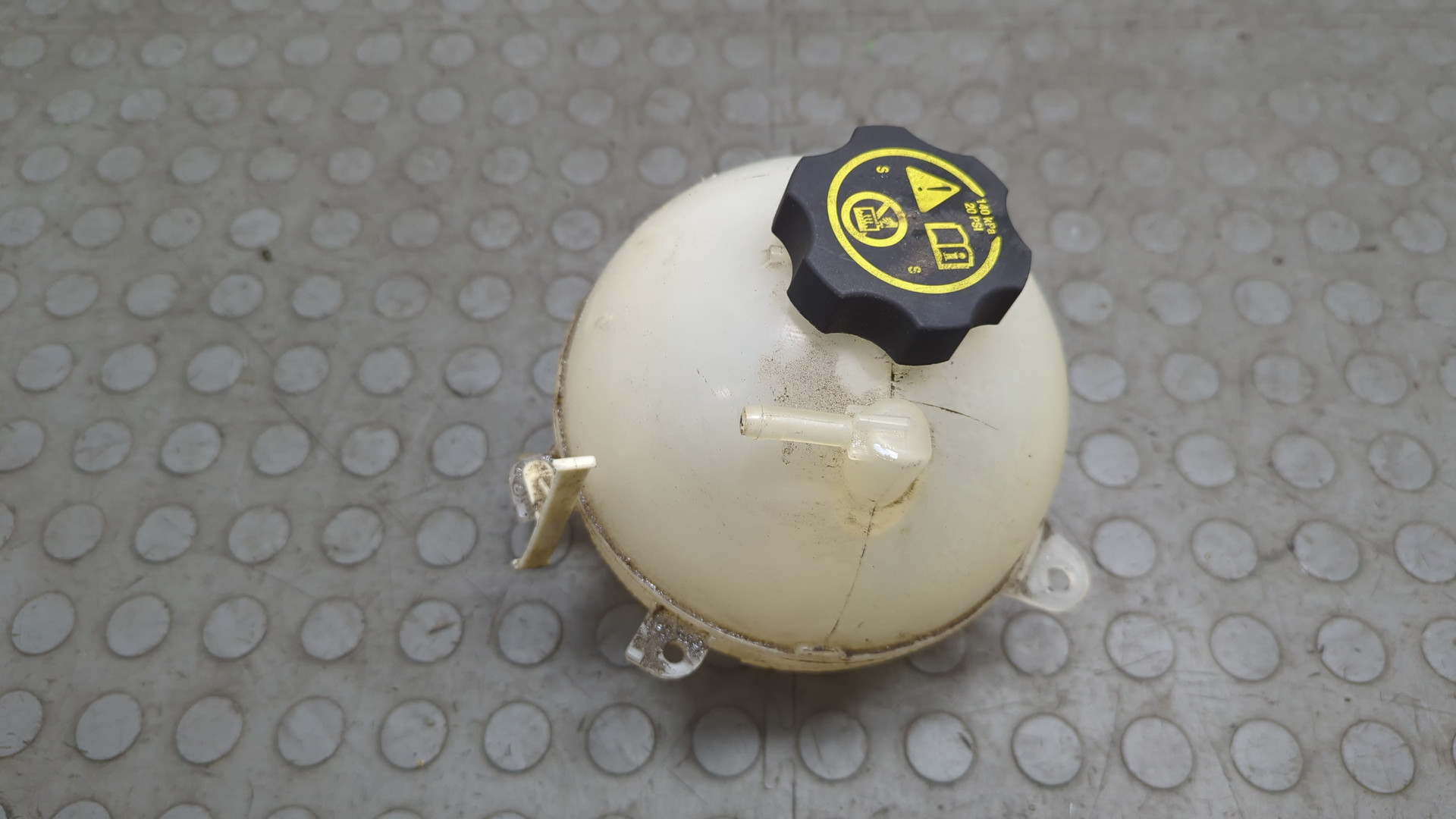 Бачок расширительный