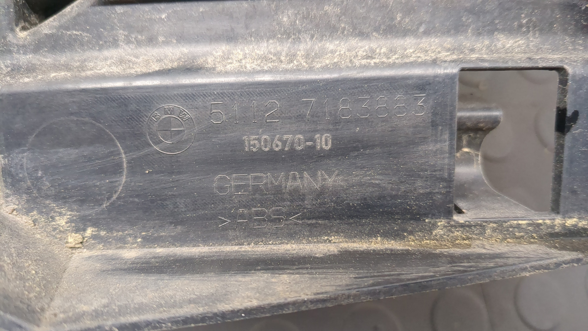 Кронштейн заднего бампера