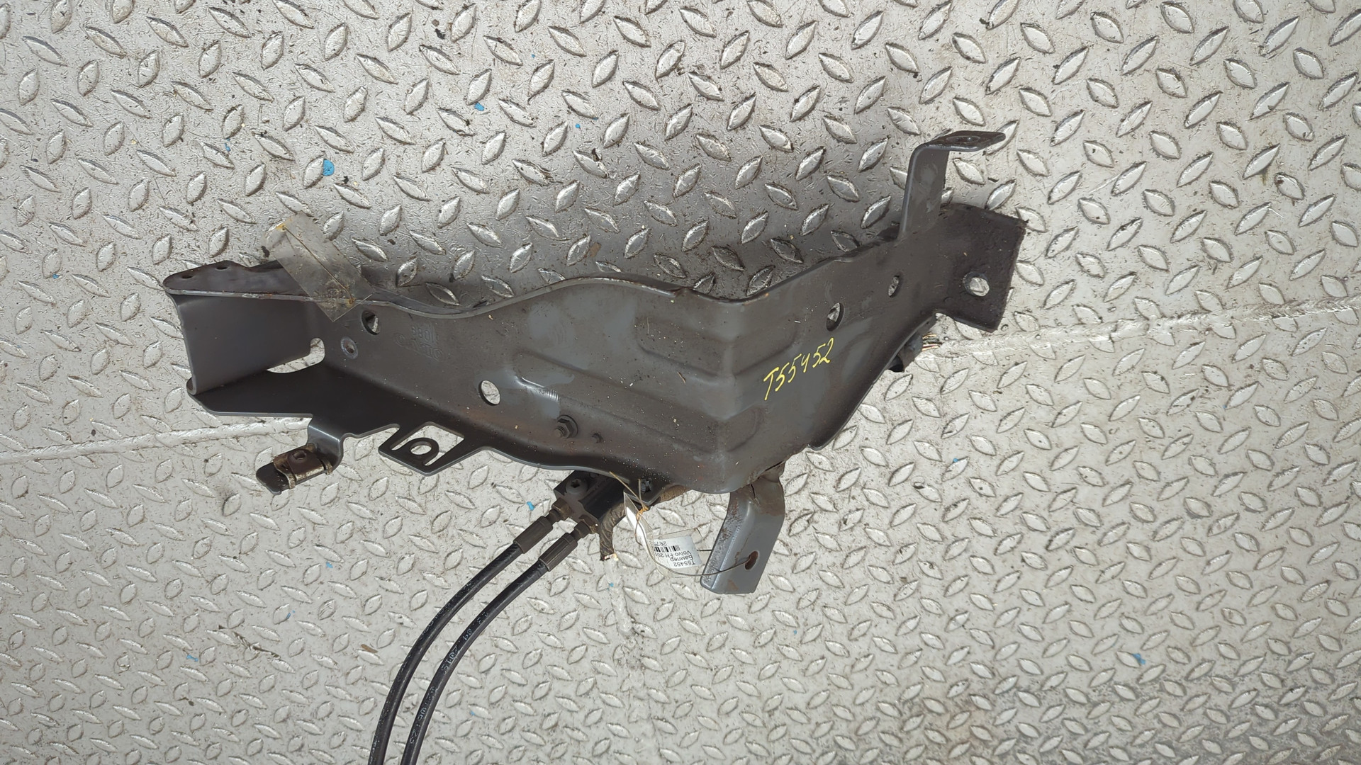 Кронштейн фар левый