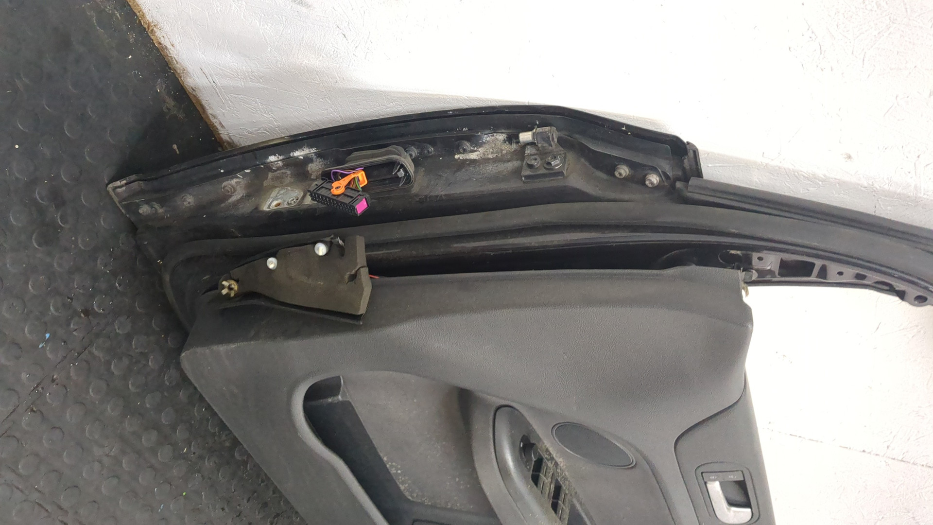 Дверь передняя правая