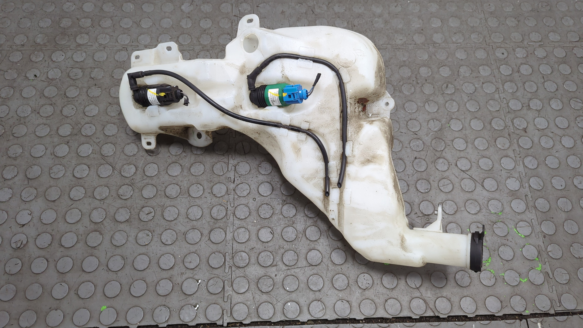 Бачок омывателя лобового стекла