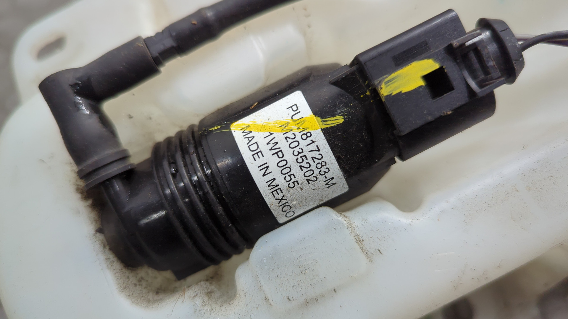 Бачок омывателя лобового стекла