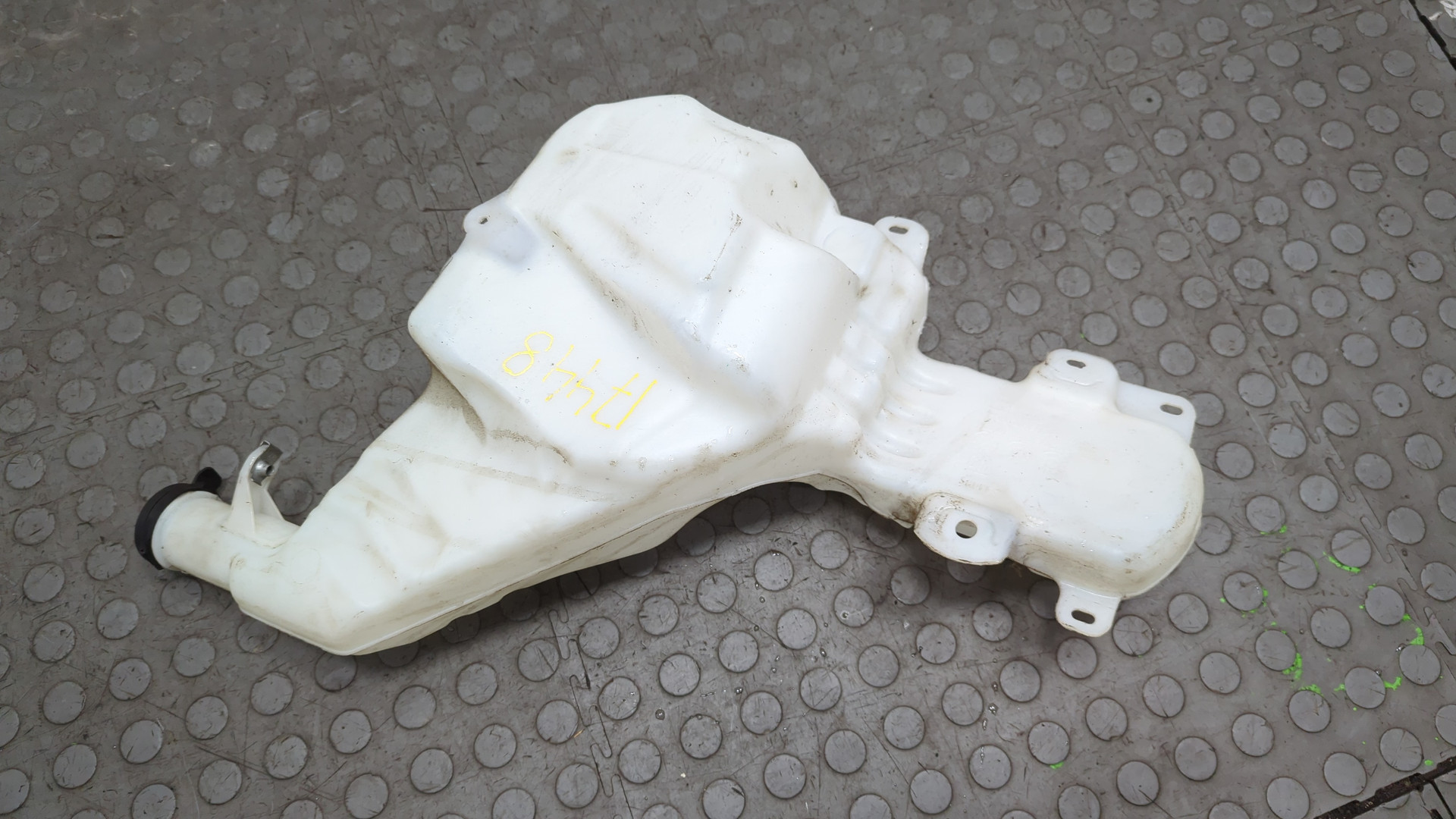 Бачок омывателя лобового стекла