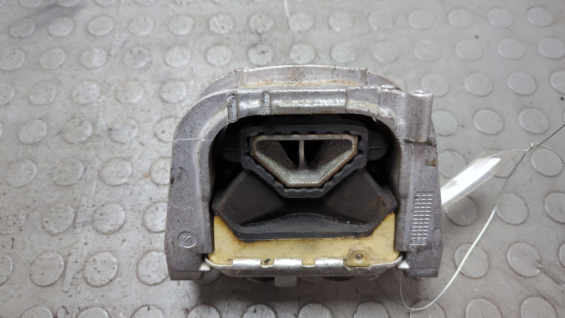 Опора двигателя правая