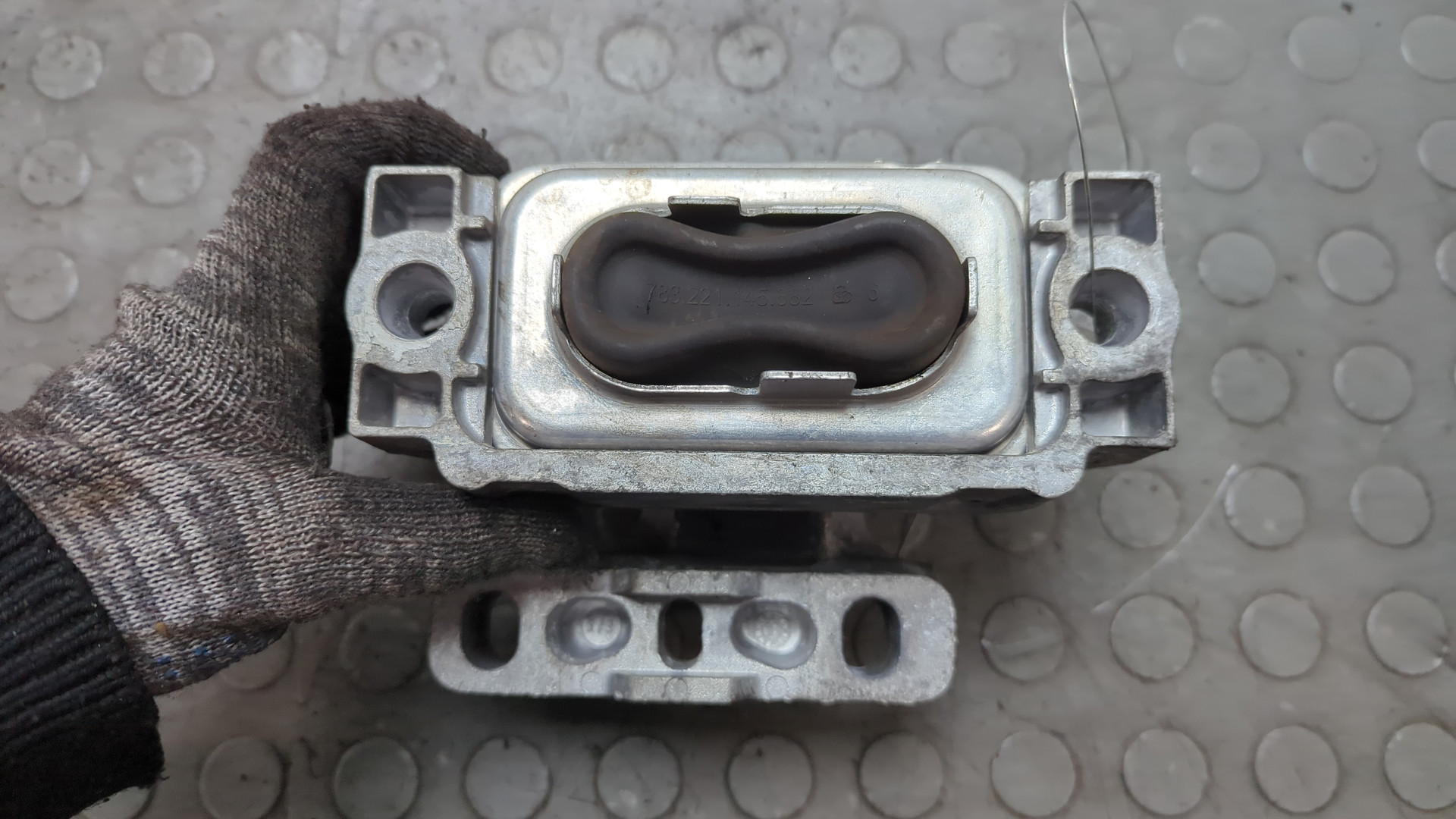 Опора двигателя правая