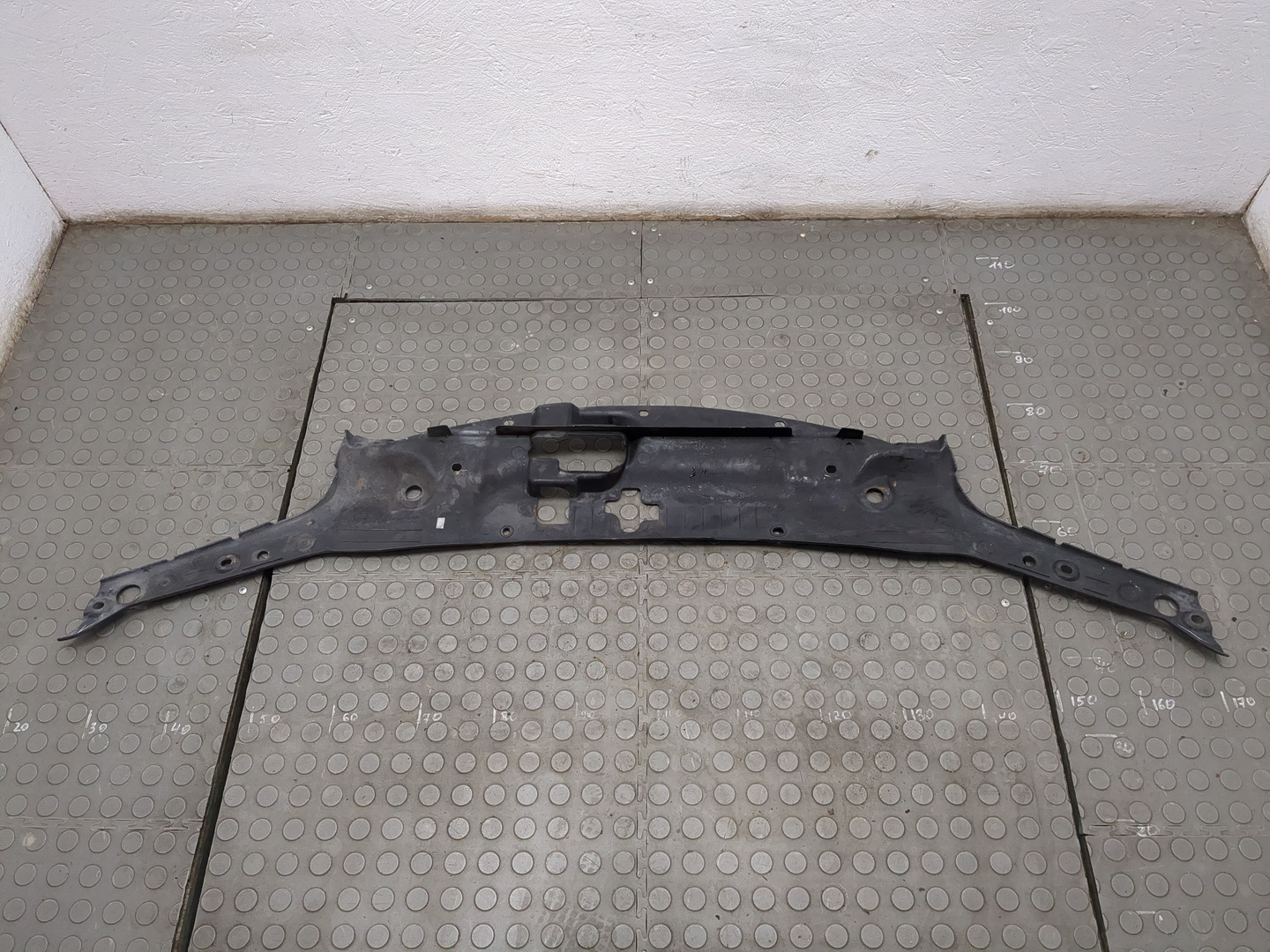 Кожух замка капота