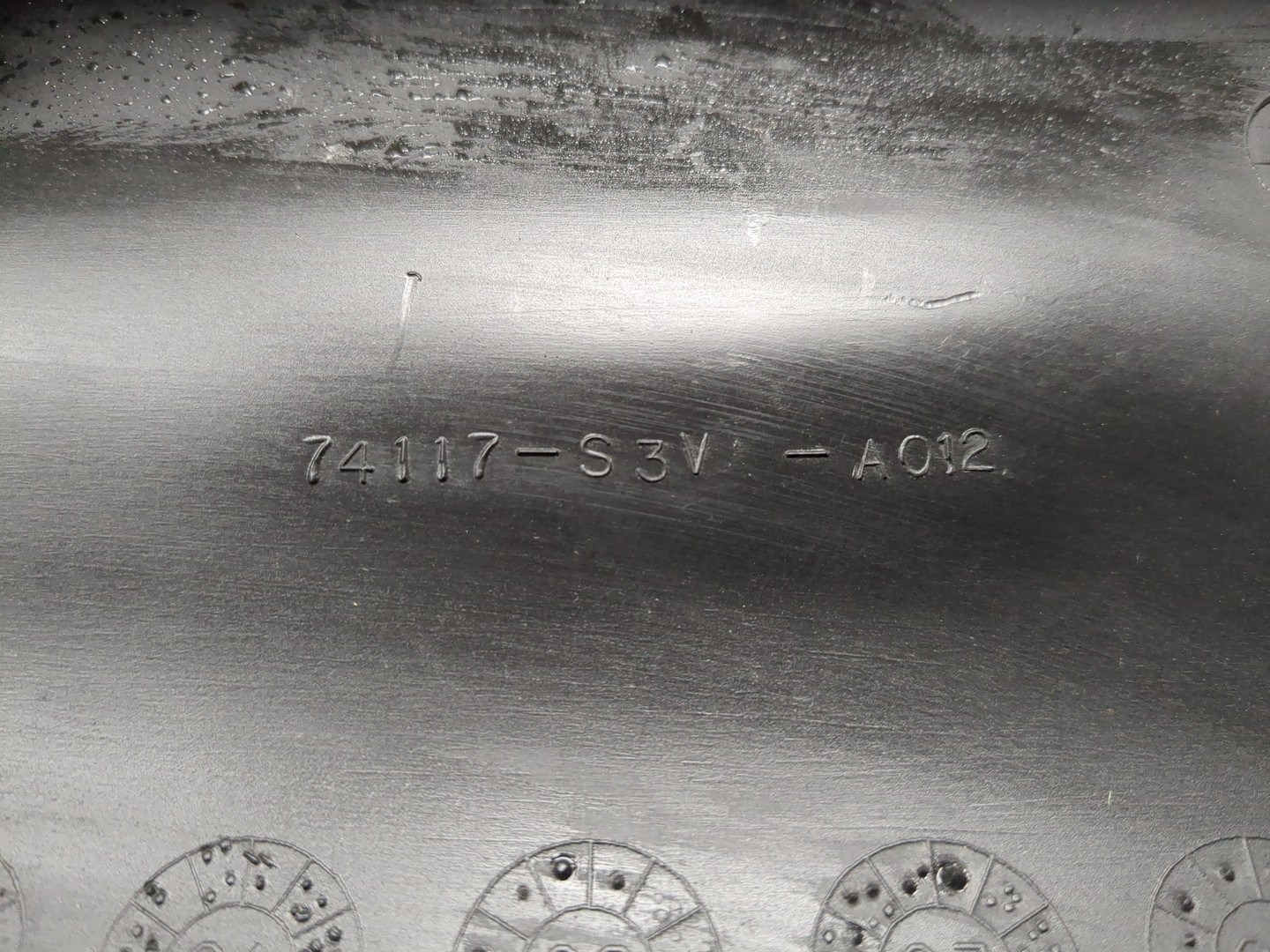 Кожух замка капота