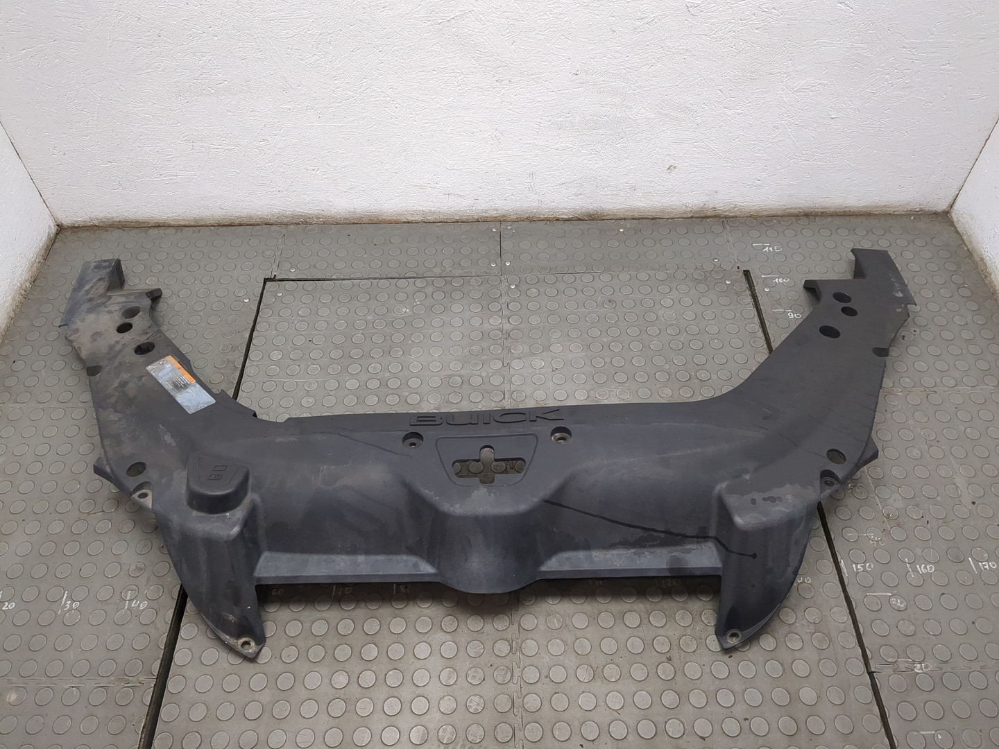 Кожух замка капота