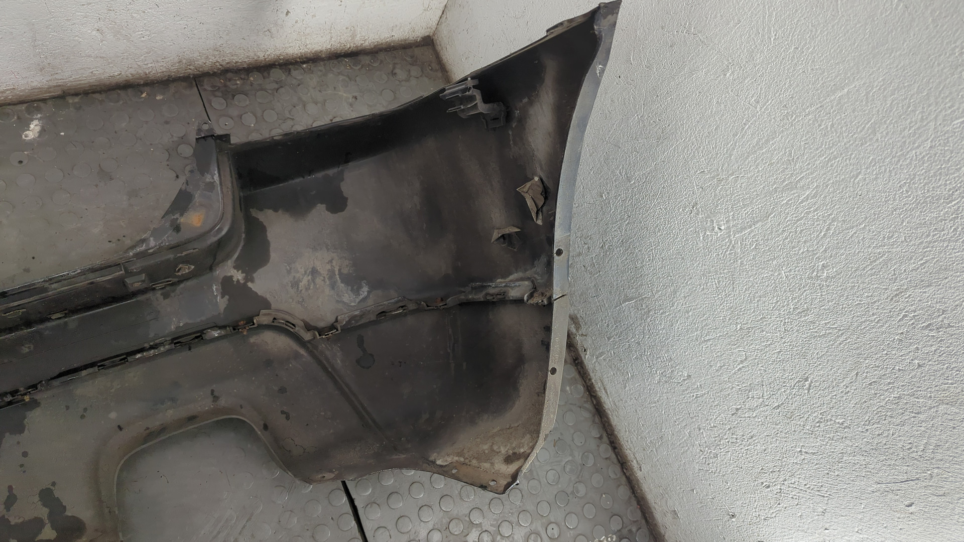 Бампер задний