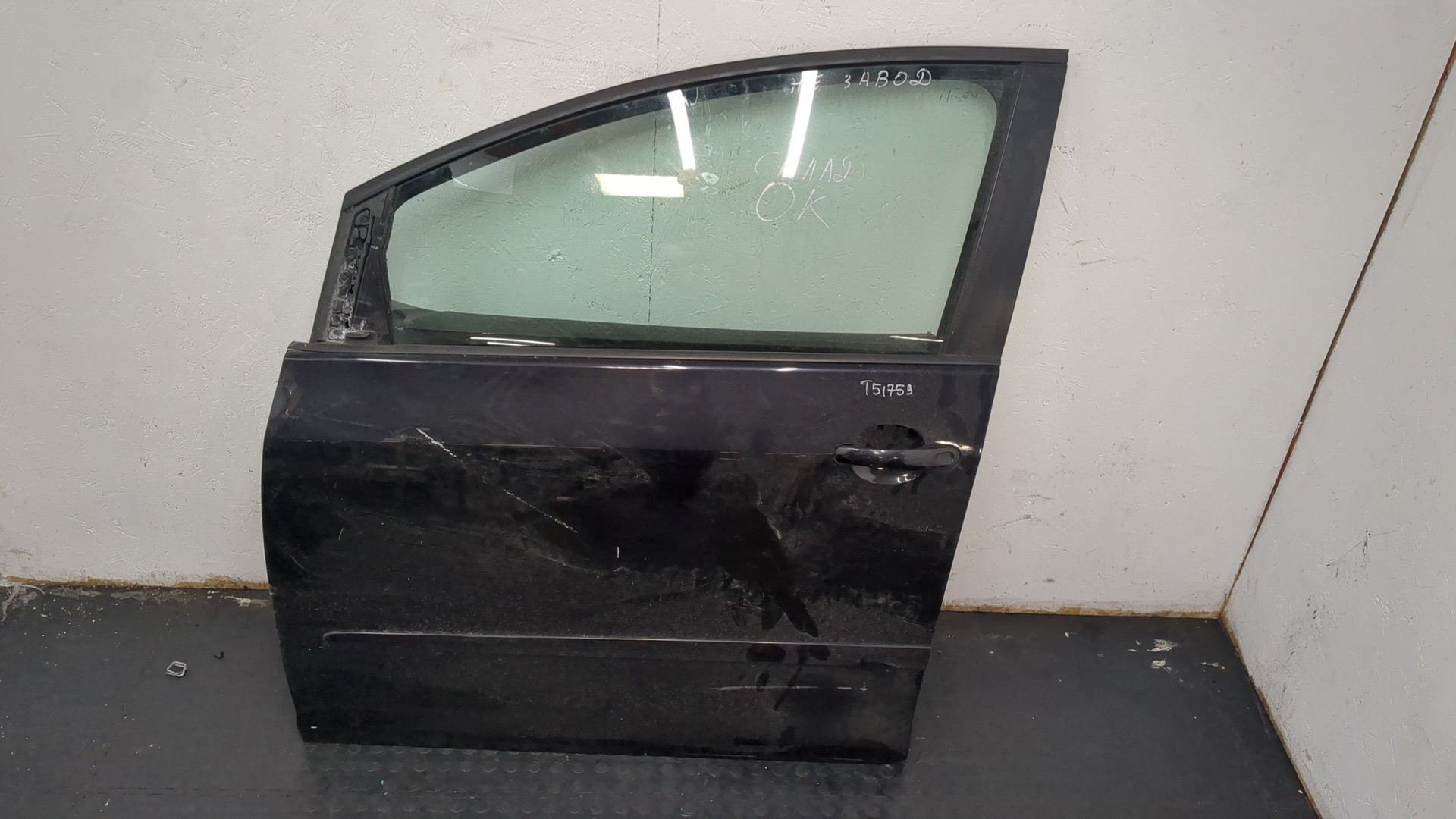 Дверь передняя левая
