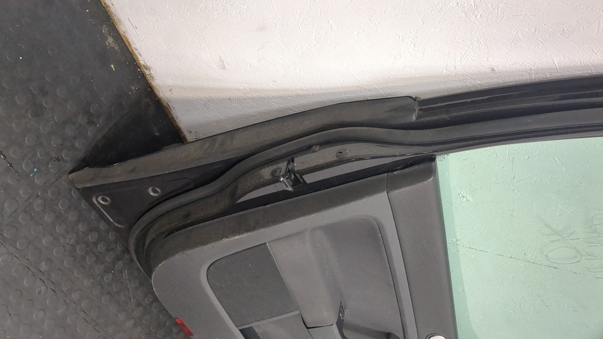 Дверь передняя левая