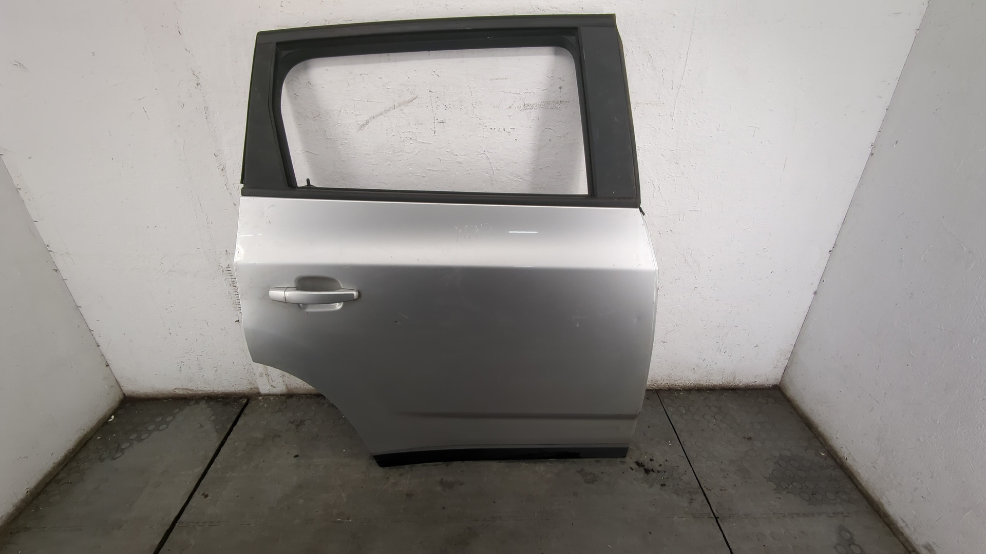 Дверь задняя правая