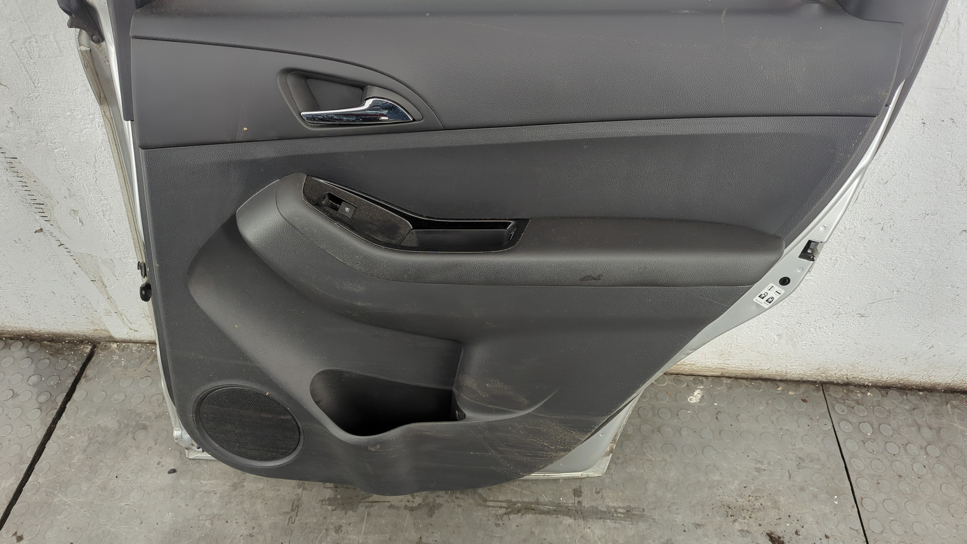 Дверь задняя правая