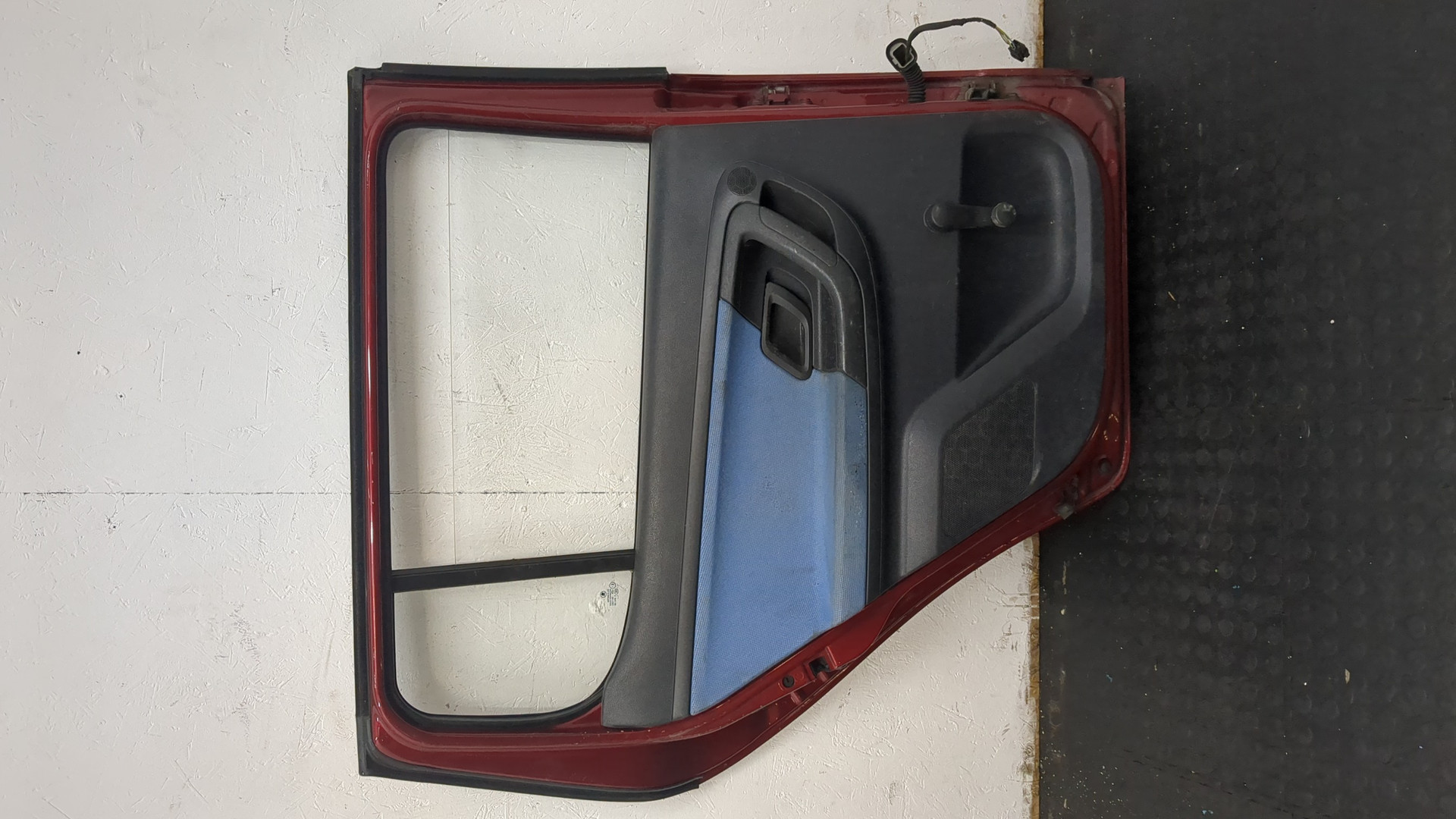 Дверь задняя левая