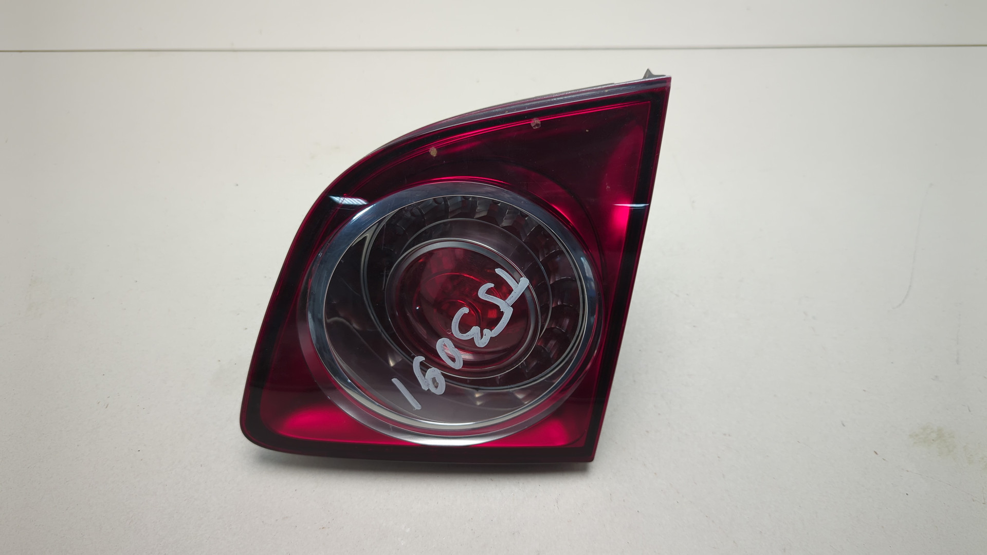 Фонарь задний внутренний правый