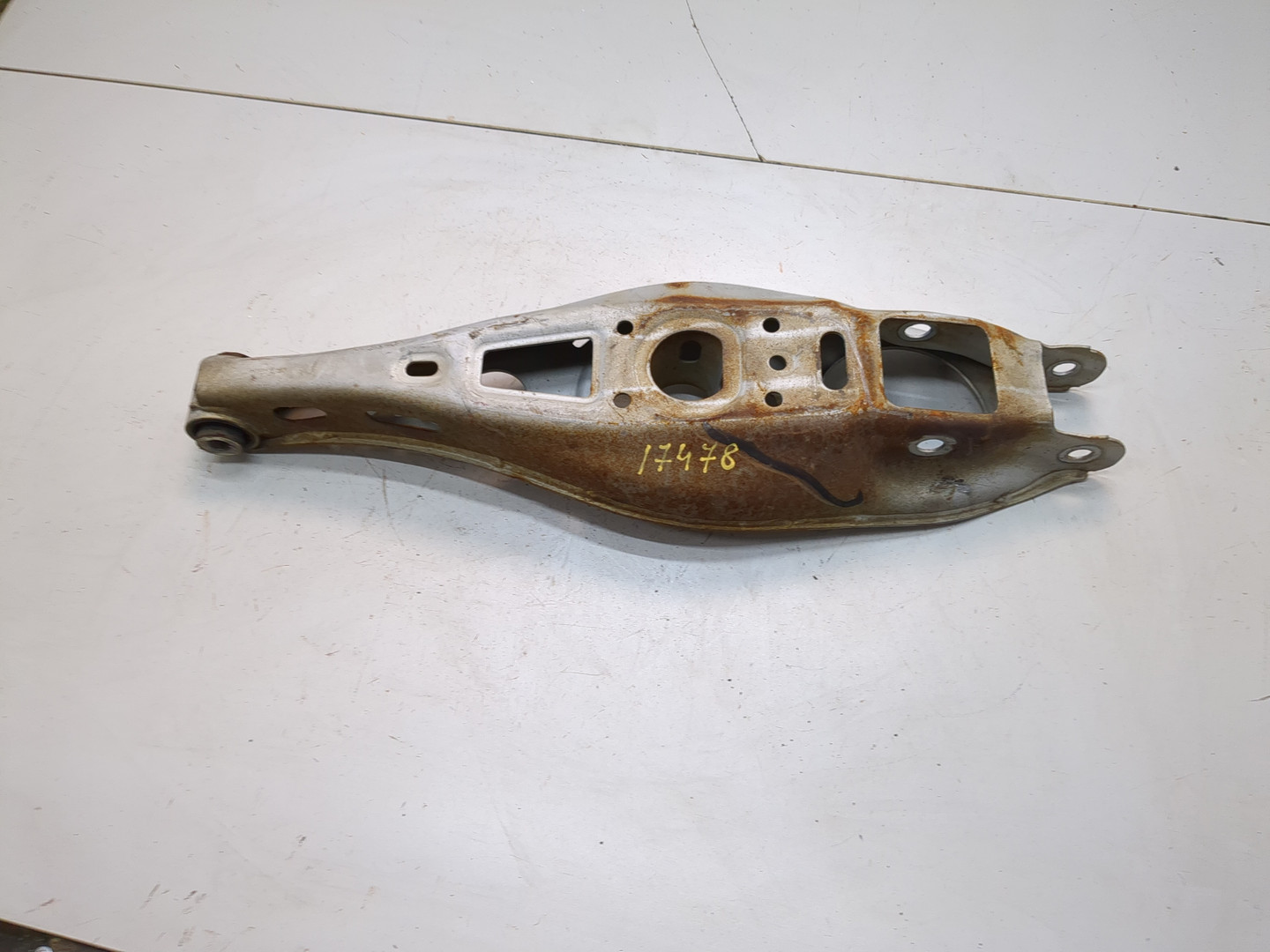 Рычаг задний